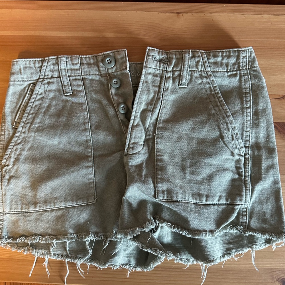 American Eagle Outfitters Green Cargo Shorts Relaxed Fit